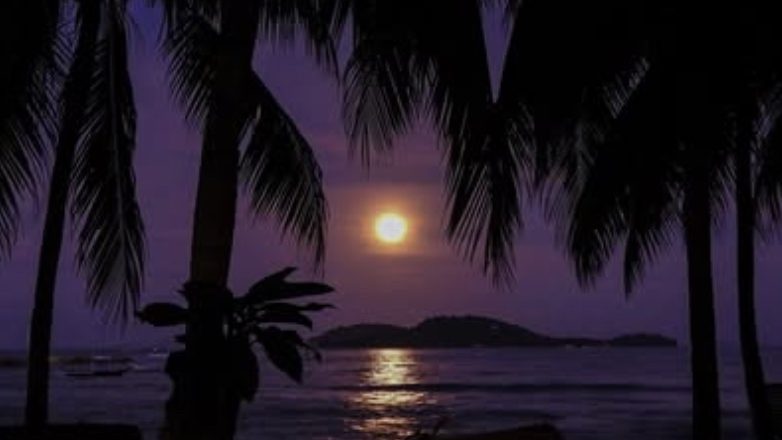 Moonrise at El Nido